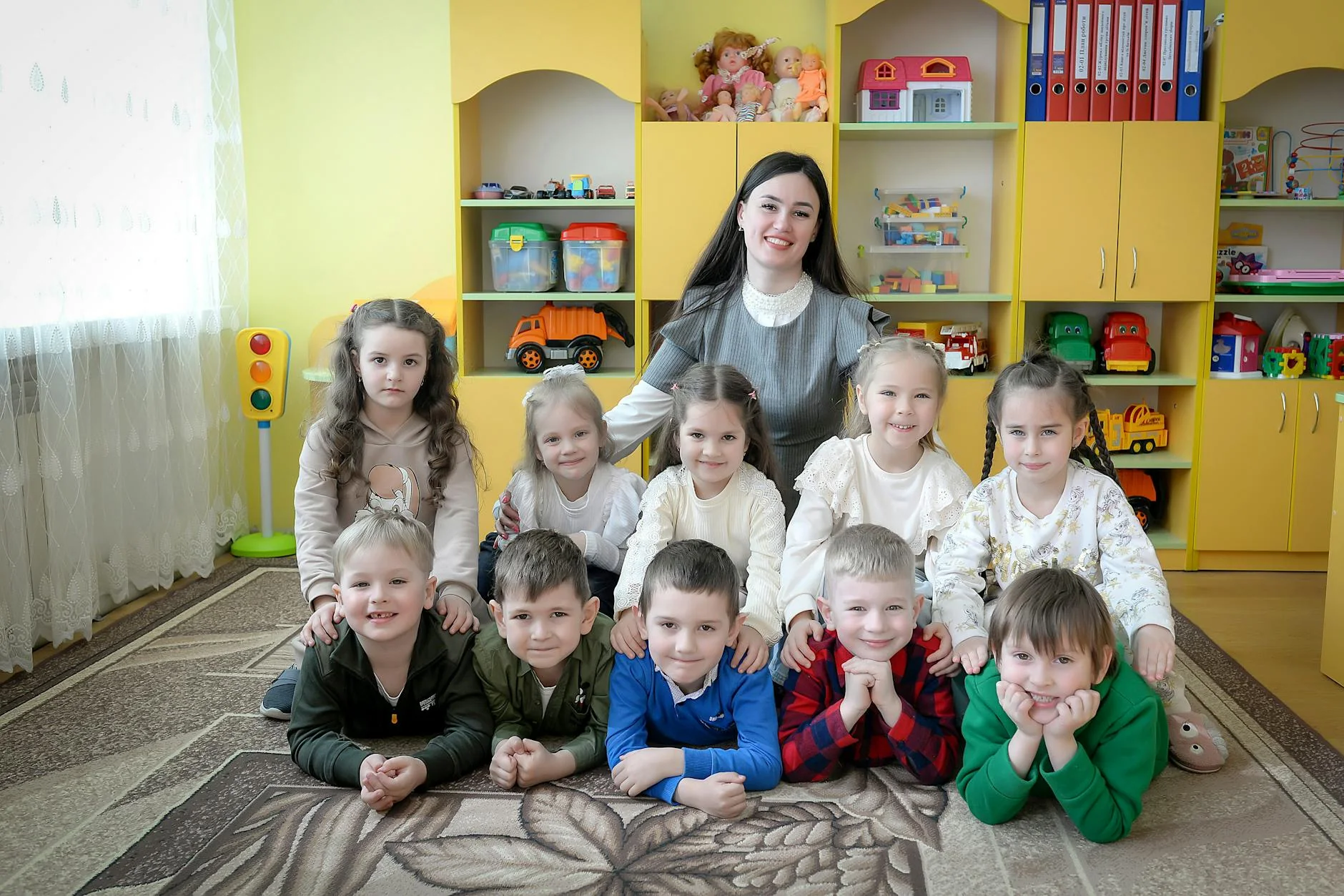 Многодетные семьи с доходом выше прожиточного минимума на 10% сохранят пособие с 2026 года