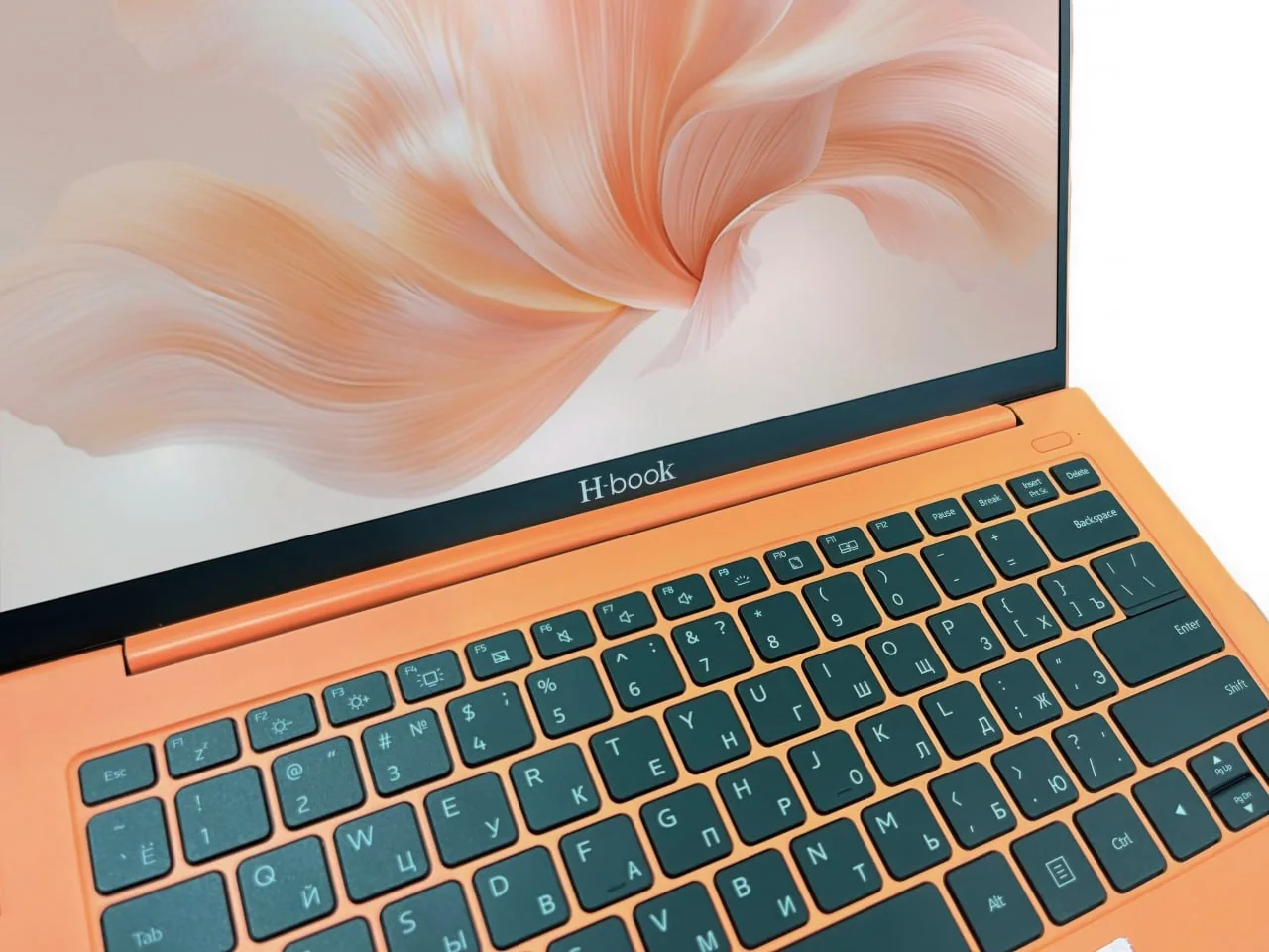 В России стартовали продажи белорусского ноутбука H-Book IPK4