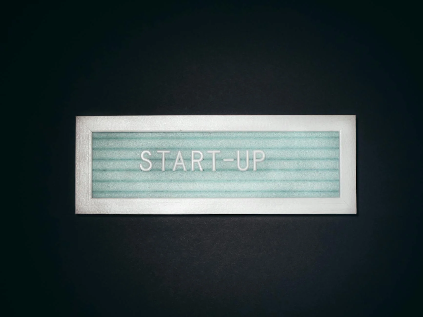 ИИ-агент «Алисы» за месяц проанализировал 13 лет конференций Startup Village в Сколково
